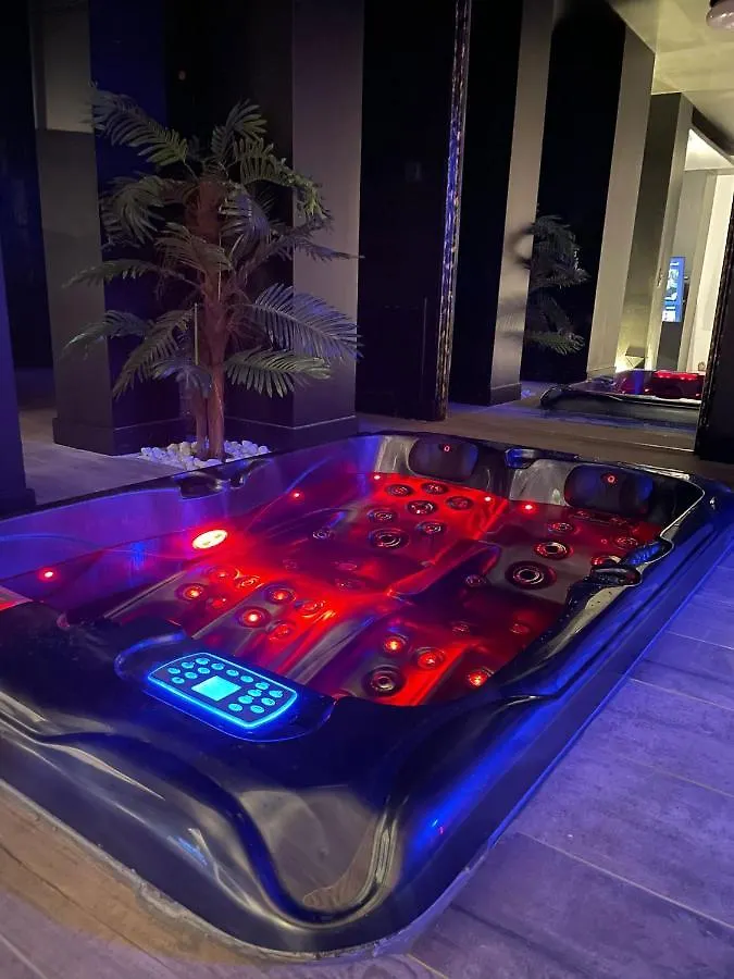 La Suite Grenoble Spa Jacuzzi Et Sauna Privatif 0*,