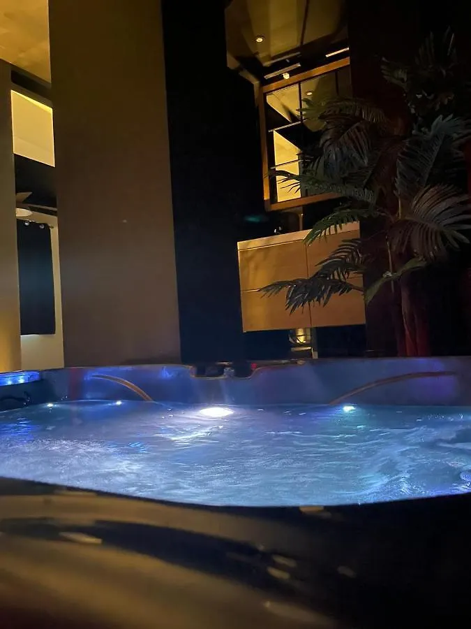 Love hôtel La Suite Grenoble Spa Jacuzzi Et Sauna Privatif