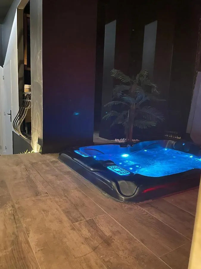 La Suite Grenoble Spa Jacuzzi Et Sauna Privatif Love hôtel
